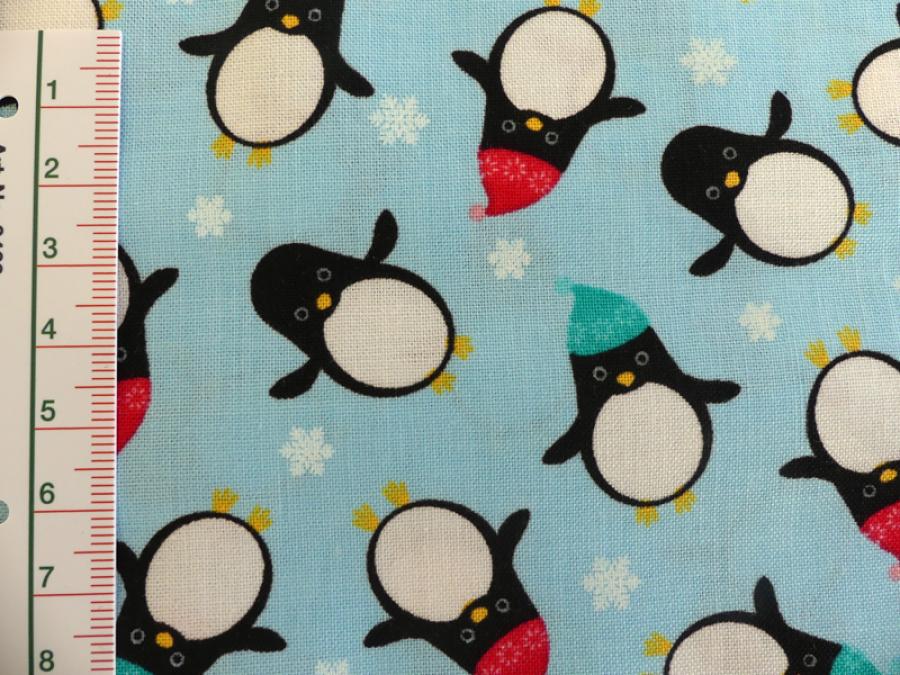 Preview: Patchworkstoff Pinguine mit Mütze auf helltürkis. Von Timeless Treasures. Mit Maß.